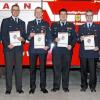 Im Feuerwehrdienst ist neben fachlichen Wissen und Können auch die körperliche Leistungsfähigkeit von entscheidender Bedeutung. Mittlerweile im dritten Jahr gab es in Weismain die Möglichkeit, das Deutsche Feuerwehr-Fitness-Abzeichen zu absolvieren. Den Anforderungen stellten sich insgesamt sechs Aktive der Wehren aus Görau, Mainroth, Seubersdorf und Weismain. Die einzelnen Disziplinen hatten es in sich. Für die Ausdauer wählten die Teilnehmer den 5000-m-Lauf und 20 Kilometer Radfahren, im Bereich Kraft Klimmzüge und Bankdrücken. Bei der Koordination entschieden sich alle für den Kasten-Bumerang-Test, der ohne Probleme in der Turnhalle der Weismainer Grundschule absolviert wurde. Nach hervorragender Leistung aller Teilnehmer wurden folgende Abzeichen erreicht: Norbert Dauer, Gold (2. Teilnahme), FFW Seubersdorf, Reinhold Dauer, Gold (3. Teilnahme), Roland Dauer, Silber (3. Teilnahme), Florian Düll, Gold (3. Teilnahme), alle FFW Weismain, Stefan Graß, Bronze (1. Teilnahme), FFW Mainroth, und Matthias Tober, Bronze (1. Teilnahme), FFW Görau. Von links: Norbert Dauer (DFFA-Prüfer), Matthias Tober, Florian Düll, Roland Dauer, Stefan Graß und Reinhold Dauer.