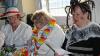 Kräftig sangen die über 60-Jährigen beim Seniorenfasching im Sportheim des SSV in End mit. FOTO: Gerd Klemenz