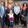 Bürgermeister Andreas Hügerich (links), Cousin Siegfried Rübensaal (3. v. re.) und weitere Verwandte gratulierten Friedrich Müller (3. v. li.) zum 90. Geburtstag.