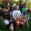 „Glück kennt keine Behinderung“, meinen Rita und Jens Neugebauer. Ihr achtjähriger Sohn Nils (Mitte) hat das Down-Syndrom. Er ist der Sonnenschein für seine Eltern und die Geschwister Luna und Lino, auch wenn er für manches etwas länger braucht.