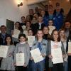 Medaillensegen: Die erfolgreichsten Sportler der Burgkunstadter Vereine zeichneten Bürgermeisterin Christine Frieß (2. v. li.), Dritter Bürgermeister Manfred Hofmann (3. v. re.) und Sportreferent Joachim Ruß (li.), aus.
