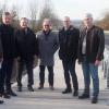Auf der Brücke über die Autobahn A73 (v. re.): Bernhard Storath, Landrat Christian Meißner, Baudirektor Uwe Zeuschel, Präsident Reinhard Pirner, Baudirektor Thomas Pfeifer, Diplomingenieur Christian Hofmann