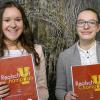 Rut Reich und Luisa Helm aus Burgkunstadt wurden für ihr Engagement als Realschulchampions ausgezeichnet. FOTO: red