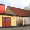 Hier soll für die Kleukheimer Vereine im Rahmen einer einfachen Dorferneuerung eine Lagermöglichkeit entstehen. Davor ist auf der Staatsstraße eine Querungshilfe vorgesehen. FOTO: Gerda Völk