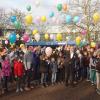 Auf das Kommando des Rektors Werner Lindner ließen 75 Schüler aus Anlass der 75-Jahr-Feier der St. Katharina-Schule ihre Luftballons in die Höhe steigen.