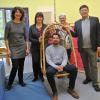 Sie heißen das neue Teammitglied, Nikolas Auer, in ihrer Mitte willkommen: (v. li.) Claudia Ortloff, Martina Lutter, Brigitte Löffler und Albert Kempf. FOTO: Franziska Wagner
