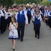 Unter dem Applaus der Zuschauer zogen die Musiker durch den Ort. FOTOs: Johannes Michel