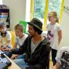 Musik selber machen, das wollen (v. li.): Dominik, Felix, DJ Liyodi, Jasmin und Leon. FOTO: Andreas Welz