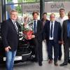 Viele Glückwünsche nahm Geschäftsführer Markus Joppich (2. v. li.) von der Hommert Auto Zentrum GmbH anlässlich der Neueröffnung des Ford-Autohauses in Altenkunstadt entgegen. Unter den Gartulanten waren (v. li.) Vorstandsvorsitzender Thomas Siebenaller von der Raiffeisenbank Obermain Nord, Leikeim-Geschäftsführer Andreas Leikeim, Hommert-Serviceleiter Oliver Carl, Gemeinderat Thorsten Schmidtke, Bürgermeister Robert Hümmer und Immobilienmakler Wolfgang Wurster.