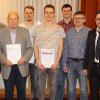 Höhepunkt der Jahresversammlung war die Ehrung verdienter Mitglieder und die Wahl des 1. und 2. Vorsitzenden: (v. li.) Michael Hofmann, Benedikt Göhring, Konrad Doppel, Stefan und Michael Schneider, stellvertretender Kreisvorsitzender Florian Zapf, der neue 2. Vorsitzende Stefan Gahn, der neue 1.Vorsitzende Sebastian Kremer und Dirigent Thomas Besand.