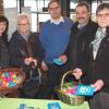 Über das Hühnerei informierte der Kreisverband des Bayerischen Bauernverbands mit seiner Ostereier-Aktion im E-Center Werner (v. re.): Kreisbäuerin Marion Warmuth, Kreisobmann Michael Bienlein, E-Center-Geschäftsführer Christian Werner, eine Kundin und BBV-Kreisvorstandsmitglied Maria Pösch.