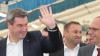 Ministerpräsident Markus Söder beim Einzug ins Festzelt des SC Jura Arnstein. Mit ihm Landtagsabgeordneter Jürgen Baumgärtner (Mi.) sowie Landrat und CSU-Kreisvorsitzender Christian Meißner (re.).