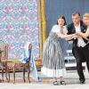 Noch wird gefeilt: Kostümprobe mit Alice Waginger als Stubenmädchen Adele, Eugene Amesmann als Gabriel von Eisenstein und Ute Ziemer als seine Frau Rosalinde (v. li.).