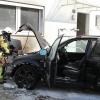 Beim Brand eines Familien-Vans in der Herrmann-Müller-Straße in Schney wurde am Mittwochabend auch ein Fünffamilienhaus in Mitleidenschaft gezogen.