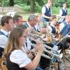 Ein musikalisches Feuerwerk erlebten die Besucher der Sommerserenade mit Picknick im Park des Wasserschlosses Mitwitz mit dem Musikverein Marktzeuln  unter der Leitung von Stephan Hacker.