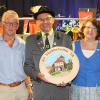 Die Weismainer Stadtscheibe hat Klaus Schilhannek beim Schützenfest gewonnen. Dazu gratulierten 1. Schießleiter Thomas Henke, Zweiter Bürgermeiser Hans Schott, Schützenmeisterin Tina Lauterbach sowie Schützenkönig und 2. Schießleiter Stefan Bleyer.