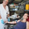 Jessika Lipfert spendete zum ersten Mal einen halben Liter Blut. Die junge Frau war mit ihrer Schwester Nicole erschienen, die schon öfters beim Blutspenden war.
