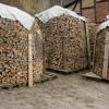 In den Monaten, die ein „r“ im Namen führen, muss meistens eingeschürt werden. Gut, wenn wir rechtzeitig mit Holz vorgesorgt haben...
