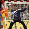 So lieben ihn seine Fans. Henning Fritz (hier in einer Partie bei Handball-Europameisterschaft in Norwegen gegen Spanien im Jahr 2008) stand 235 Mal für die Deutsche Handballnationalmannschaft im Tor und wurde 2004 Europameister und 2007 Weltmeister. 2004 wurde er als erster Torhüter als Welthandballer ausgezeichnet. Fritz referierte kürzlich auf Einladung der Rehaklinik Lautergrund über eine persönliche Krise.