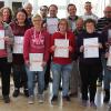 Übergabe der Urkunden und Ehrennadeln zum Sportabzeichen (v. li.):  Regens-Wagner-Gesamtleiterin Sabine Schuberth, Carmen Gerstner, Sonja Böhmer, Sportleiterin Ruth Krank, Monika Schorni, Wolfgang Reuther, Diana Betz, Alexander Elm, Alexander Binder, Julia Gick, Sebastian Schaller, Matthias Naumann, Peter Franz, Verena Tempel, Daniel Pfohl, Sophia Kremer, Michaela Rößlein, Silvia Schmitt und  Sportwart Heinz Hofmann.