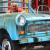 Der Trabi vor dem Laufgeschäft „Freddys Company“ wurde im Wendejahr 1989 gebaut: Schausteller Fred Hofmann-Jehn setzt das DDR–Symbol bewusst ein. Der Trabi vor dem Laufgeschäft „Freddys Company“ wurde im Wendejahr 1989 gebaut: Schausteller Fred Hofmann-Jehn setzt das DDR–Symbol bewusst ein.
