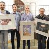 Die beswten Fotografen Pavel Yaroshevskiy-Molozovenko (2. v. li.), Tilo Hollfelder (Mitte) und Sascha Ott (3. v. re.) freuen sich über die Aufmerksamkeit von Bürgermeister Andreas Hügerich (2. v. li.), Zweiter Bürgermeisterin Sabine Rießner (li.), Stadträtin Monika Faber (re.) und ZEF-Geschäftsführer Manfred Rauh(2. v. re.).