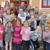 Der Kinderchor „Rothkehlchen“ und der Jugendchor „Ruamonics“ präsentieren das Musical „Geisterstunde auf Burg Schauerstein“. Hierzu lädt der Gesangverein Roth am Samstag, 26. Oktober, um 14 Uhr in die Turnhalle des Maximilian-Kolbe-Schulzentrums, Eichenweg 16, in Lichtenfels ein. Einlass ist ab 13.30 Uhr. In eingängigen und abwechslungsreichen Songs, mal geswingt, mal besinnlich, mal gerappt, erzählen Chor und Solisten eine Geschichte über Angst, Mut, Freundschaft und Zusammenhalt. Große und kleine Zuschauer werden in die phantasievolle Welt von Burg Schauerstein und ihrer Bewohner entführt und erleben eine Geisterstunde voller Magie, Wunder und dem Zauber der Nacht. Der Eintritt ist frei. Freiwillige Spenden kommen der Jugendarbeit des Gesangvereins Roth zugute. Im Anschluss gibt es Kaffee und selbst gebackenen Kuchen. Text/