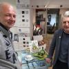 Gute Beratung und ein Tässchen Kaffee gab es bei Roger Mayer(re.) für den Kunden aus Ebensfeld.