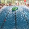 800 Kinderbeine verwandelten das Sportbecken in ein riesiges Wellenbad.