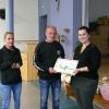 Peter Buckreus von den Quad-Freunden Marktzeuln und Rebekka Metzke-Zapf (re.), Bereichsleitung Kinder- und Jugendwohnen bei Regens Wagner Burgkun-stadt. Peter Buckreus von den Quad-Freunden Marktzeuln und Rebekka Metzke-Zapf (re.), Bereichsleitung Kinder- und Jugendwohnen bei Regens Wagner Burgkun-stadt.