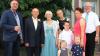 Zur Diamanthochzeit von Renate und Walter Sommer (3. u. 2. v. li.) gratulierten (v. li.) Dritter Bürgermeister Manfred Hofmann, die Töchter Martina und Birgit, Pfarrer Heinz Geyer und die Urenkel Eliah, Ronja und Nils.
