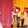 Die Cowboys in ihrem Saloon können nicht weiterhelfen und schicken die Kinder zu den Schoschonen-Indianern. Die Cowboys in ihrem Saloon können nicht weiterhelfen und schicken die Kinder zu den Schoschonen-Indianern.