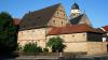 Unter Denkmalschutz steht das Weismainer Pfarrhaus. Daher sorgen Pläne der Kirchenstiftung, einen Pfarrsaal im ehemaligen Stadtgraben vor dem Gebäude anzubauen, für Diskussionen.