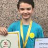 Der stolze Finalist Tizian Wagner, der bayernweit den zweiten und bundesweit den dritten Platz beim Pangea-Mathematikwettbewerb erreichte.