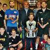 Beim 29. Fußball-Tennis-Turnier des Trimm-Dich-Clubs Woffendorf gab es keine Verlierer. Vorsitzender Bernhard Kraus (li.) und Bürgermeister Robert Hümmer (Mi.) überreichten den Spielführern aller zehn Mannschaften Pokale.