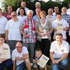 Für ihre 25-jährige und 30-jährige Mitgliedschaft beim Bayern-Fanclub Leuchsental wurden zahlreiche Mitglieder geehrt.