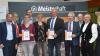 Bei der Überreichung und Gratulation zur „Meisterhaft“- Urkunde. Thorsten Glauber (Staatsminister für Umwelt und Verbraucherschutz), Alexander Habla (Hauptgeschäftsführer Landes Innungsverband), Heinrich Dennewill (stellvertretender Obermeister), Heike Ram (Tochter von Heinrich Dennewill), Marion Kögel (Tochter von Gerhard Kögel), Gerhard Kögel (Innungs- Obermeister), und rechts, Manfred Amon (Bezirksvorsitzender Oberfranken) mit weiteren Zimmerer- Innungs- Kollegen.