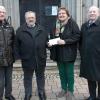 Eine Spende über 1000 Euro zugunsten der Renovierung der Martin-Luther-Kirche haben Dr. Jochen Gronebaum, Dr. Herbert Wohn und Bernd Legal an Pfarrerin Anne Salzbrenner überreicht. Die Herren vollzogen damit einen in der Hauptversammlung des Vereins zur Förderung der Kirchenmusik gefassten Beschluss. Die Pfarrerin zeigte sich dankbar für den Beitrag zur mittlerweile beendeten, aber noch nicht vollständig finanzierten Kirchenrenovierung. Im kommenden Jahr steht die Sanierung des Pfarrhauses in der Kronacher Straße an.