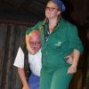 Die resolute Jungfer Berta (Carolin Nüßlein) liest Alois (Oswald Heller) die Leviten und nimmt ihn in den Schwitzkasten. Die resolute Jungfer Berta (Carolin Nüßlein) liest Alois (Oswald Heller) die Leviten und nimmt ihn in den Schwitzkasten.