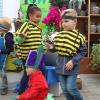 Kinder aus der Kita St. Anna in Weismain zeigten bei der Pflanzentaufe das Zusammenspiel von Bienen und Blumen. Kinder aus der Kita St. Anna in Weismain zeigten bei der Pflanzentaufe das Zusammenspiel von Bienen und Blumen.
