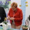 Europaabgeordnete Monika Hohlmeier tauft die Pflanze des Jahres 2019, den frechen Michel. Gärtnereiinhaber Christian Kunstmann (re.) und  Martin Gramsch, Bezirksvorsitzender des Bayerischen Gärtnerei-Verbandes schauen ihr dabei zu.
