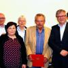 Für seine 40-jährige Mitgliedschaft in der SPD wurde der langjährige Fraktionssprecher im Gemeinderat Georg Brauer (mit Urkunde) ausgezeichnet. Dazu gratulierten die Altenkunstadter  Parteifreunde und der SPD-Europakandidat Martin Lücke (3. v. re.).
