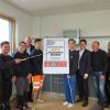 Die Auszubildenden (v- li.) Johannes Helmreich, Christoph Wagner, Pascal Ginsel, Geschäftsführer Wolfgang Schubert-Raab, Maximilian Müller, Tobias Zolleis, Ausbildungsleiter Thomas Polzer, Ausbildungscoach Peter Breitenbach und Julia Raab freuen sich über die Auszeichung „TOP 8 im Baugewerbe in Deutschland“.