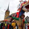 Die Freiwillige Feuerwehr Kleukheim fühlt sich von Asien überrollt – und hatte für den Faschingsumzug in Kleukheim einen meterlangen chinesischen Drachen gebastelt.