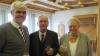 Wolfgang Mayer (Mi.) mit seiner Gattin Waltraud undBürgermeister Bernhard Storath
