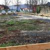 Über die Freifläche hinweg in Richtung Bahngleise geblickt. Über die Freifläche hinweg in Richtung Bahngleise geblickt.