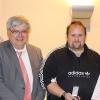 Bernd Albert (2. v.re.) freut sich mit dem BRK-Kreisbereitschaftsleiter Stefan Schütz, dem BRK-Kreisgeschäftsführer Thomas Petrak und dem BRK-Vorsitzenden und Landrat Christian Meißner (v. li.) über seine Auszeichnung.