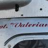 Über dem Einstieg prangt ein Schriftzug, der verdeutlicht, wer in dem Mehrzweckhubschrauber das Kommando hat. Über dem Einstieg prangt ein Schriftzug, der verdeutlicht, wer in dem Mehrzweckhubschrauber das Kommando hat.