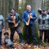 Johanna Berels, Untere Naturschutzbehörde LRA Lichtenfels, Christoph Hübner Bereichsleiter Forsten am AELF Coburg, die zwei ausgezeichneten Waldbesitzer Georg Herold und Christian Birk, Wolfgang Tschödrich vom Forstrevier Lichtenfels, Norbert Wimmer, Natura-2000-Gebietsbetreuer am AELF Coburg, Susanne Dürer von der Höheren Naturschutzbehörde an der Regierung von Oberfranken (v.re.).