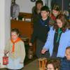 Emma, Max, Leonie und Sina ziehen mit dem Friedenslicht in der Stadtpfarrkirche ein. Emma, Max, Leonie und Sina ziehen mit dem Friedenslicht in der Stadtpfarrkirche ein.